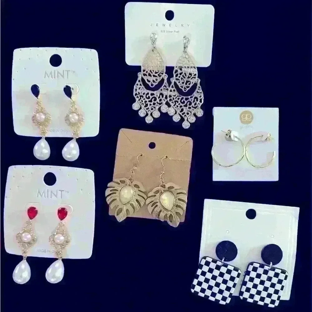 5 pairs of earrings